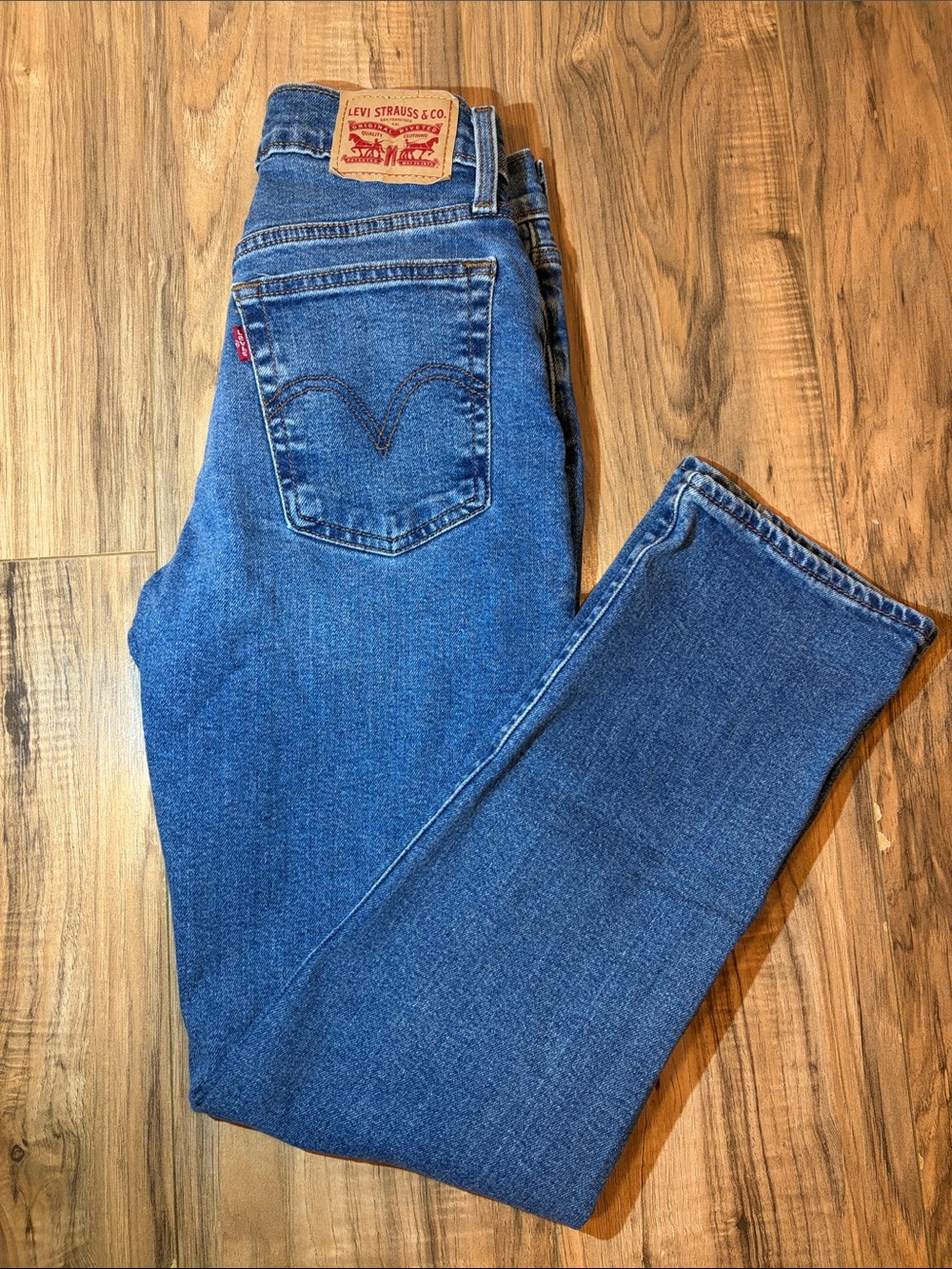 Levi's Women's Medium Blue Straight Leg Jeans